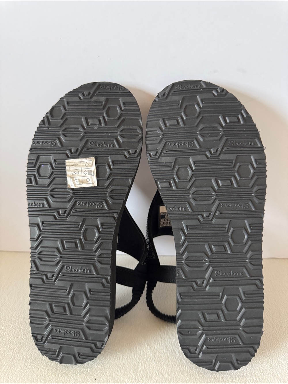 Cali from Skechers thong sandals - Picture 5 of 7